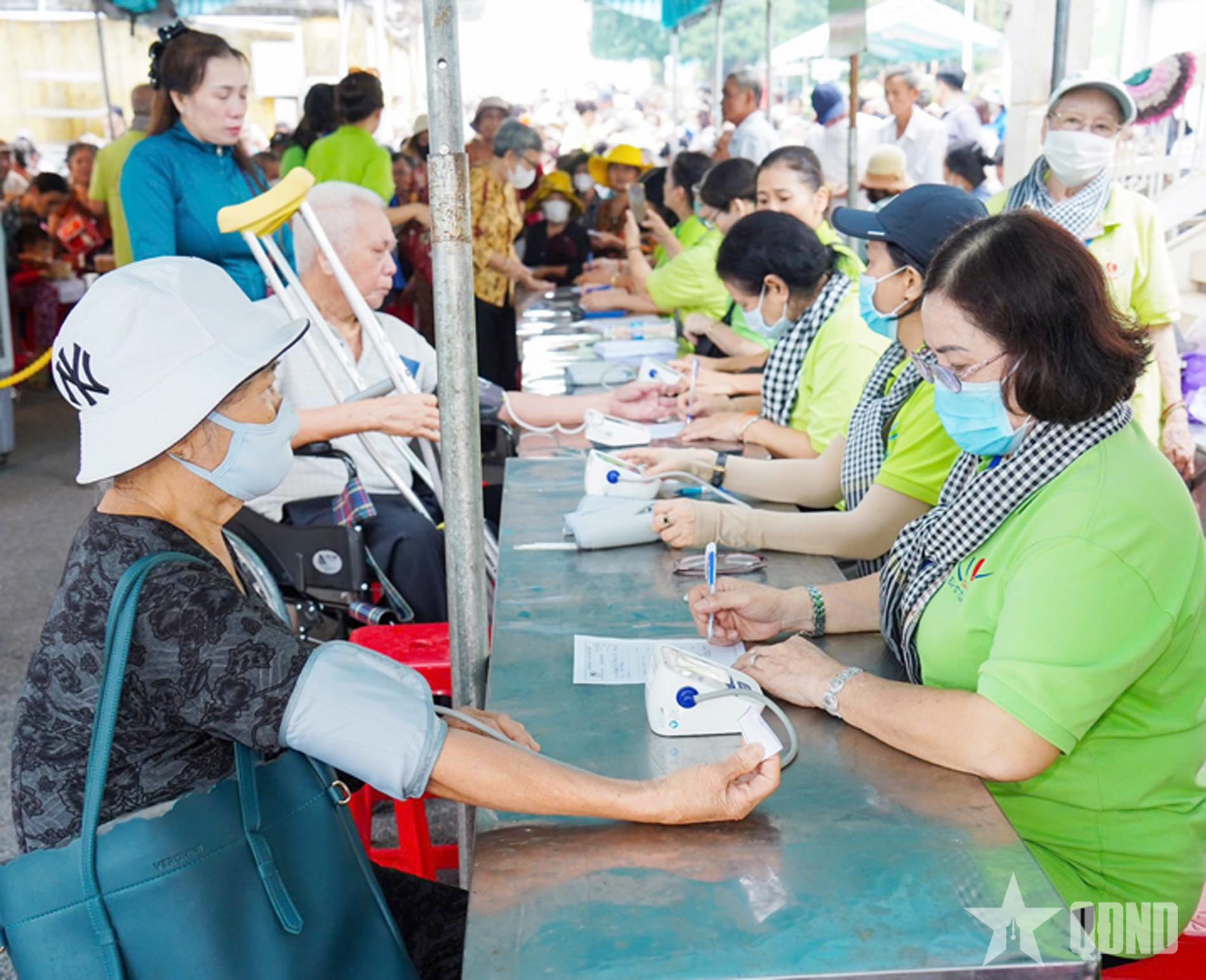 Khu Di tích lịch sử Địa đạo Củ Chi: Khám bệnh, tặng quà cho hơn 1.100 người dân khó khăn